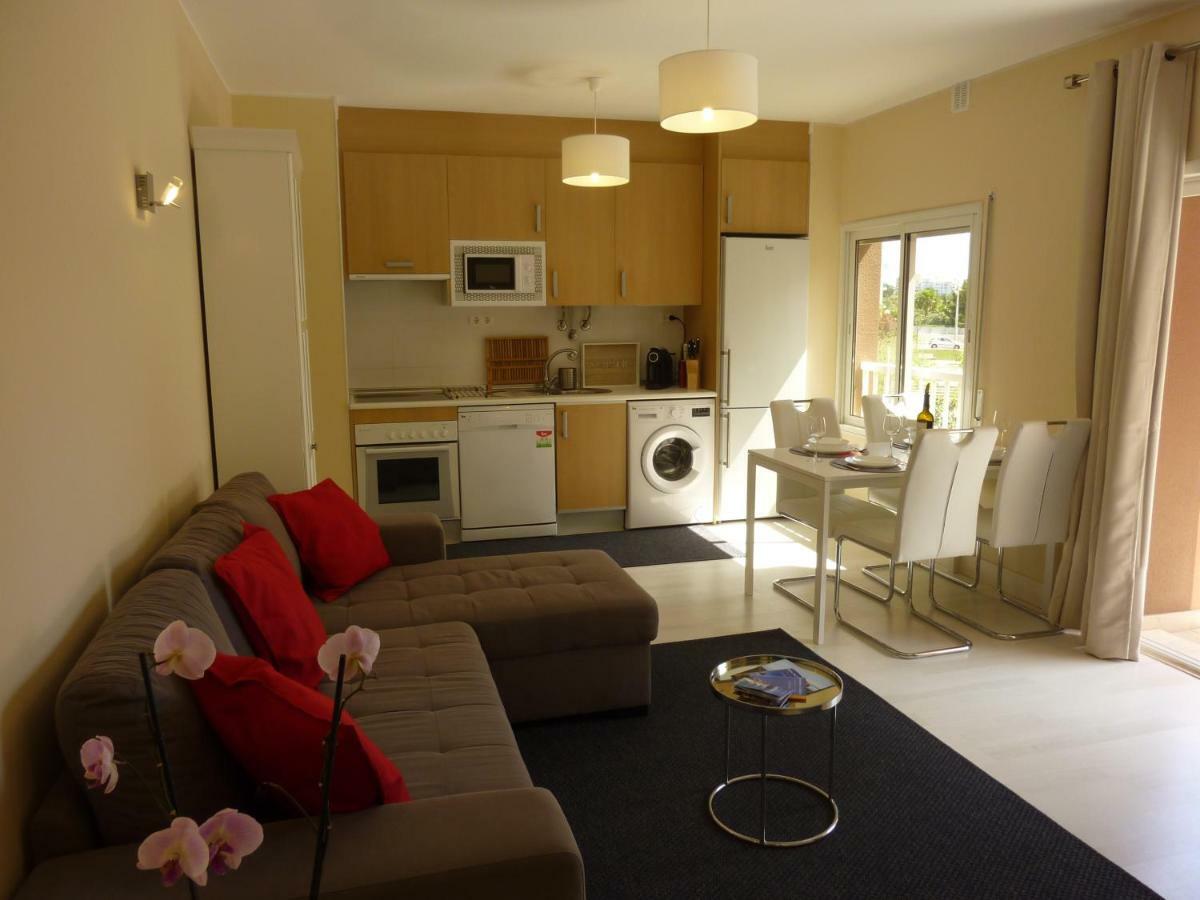 Beach & Sea Apt, Fast Wifi, Airco, Private Parking And Pool ポルティマン エクステリア 写真